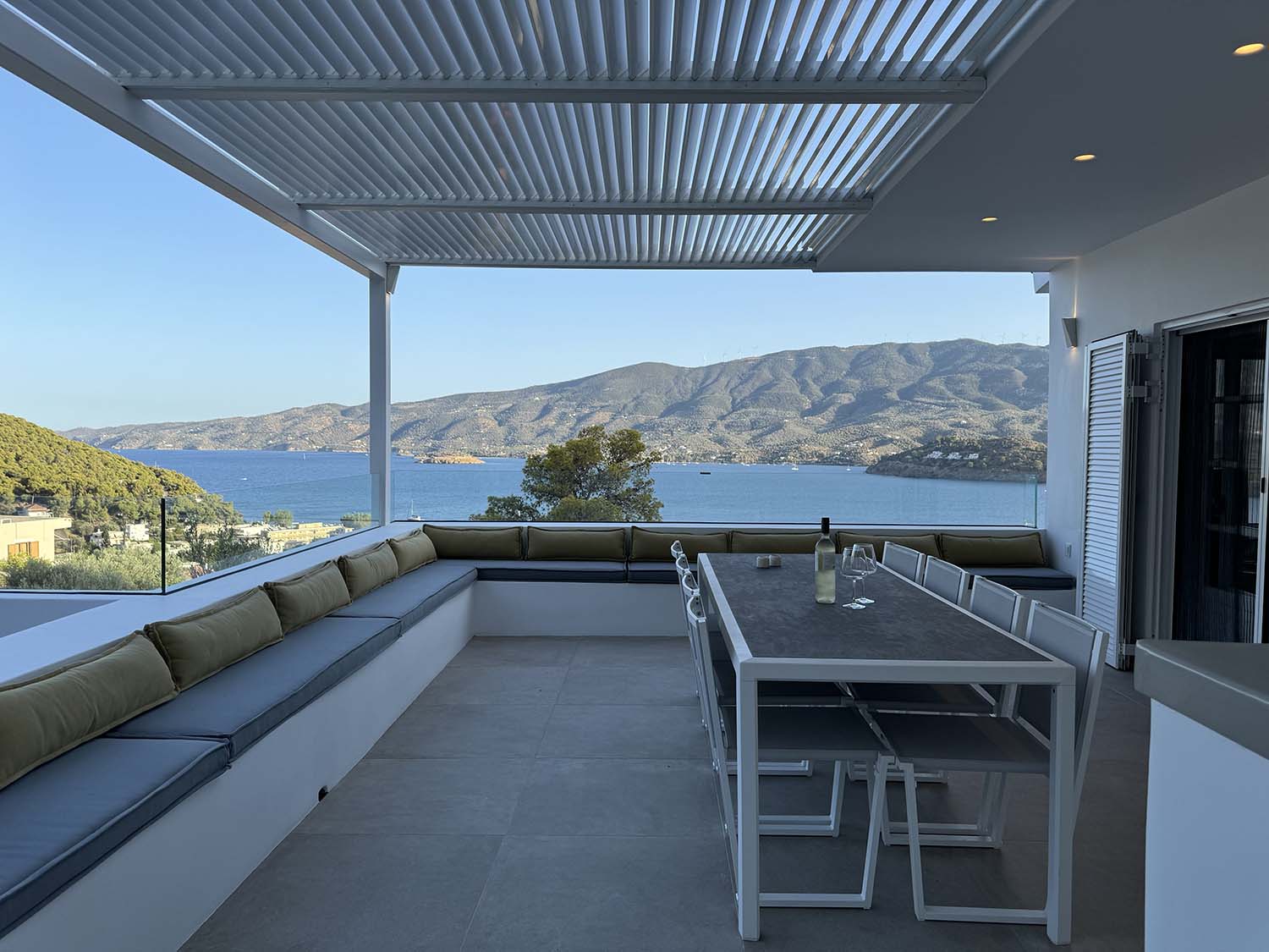 Seaview Lounge & Poolside - Greek Island Homes - ABsee - Anouck Brinkerink