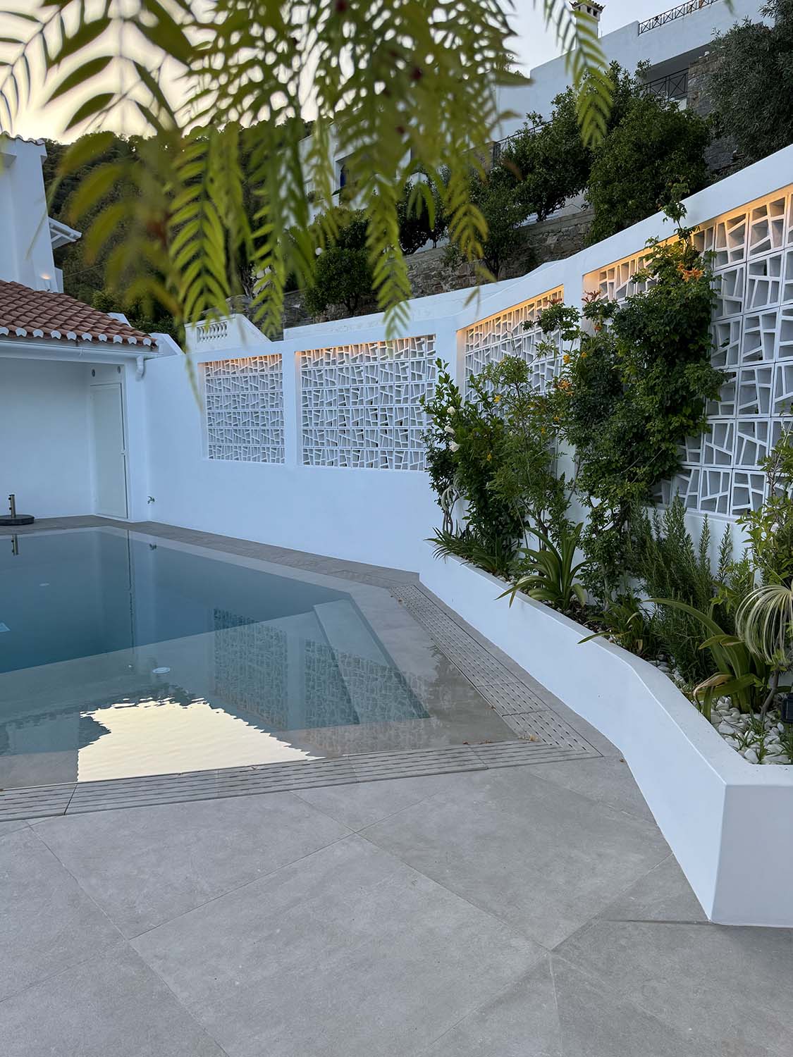 Seaview Lounge & Poolside - Greek Island Homes - ABsee - Anouck Brinkerink